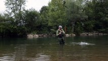 Pêche de l'alose au leurre souple sur un gave des Pyrénées