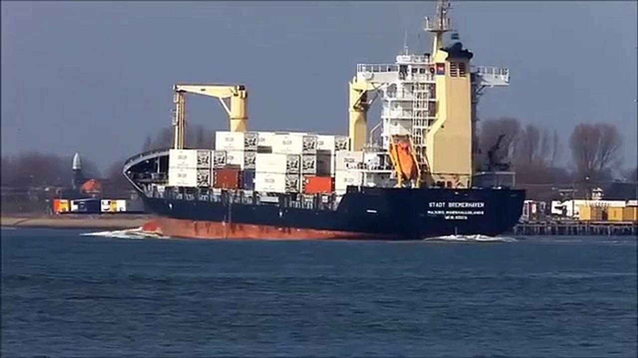 Üstünde 13 tane gemi taşıyan Dünyanın En Büyük Yük Taşıma Gemisi - Blue Marlin