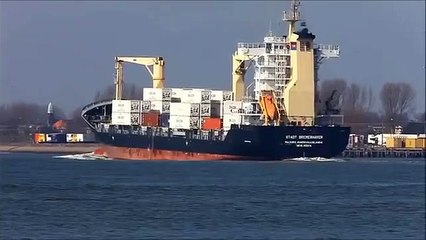 Üstünde 13 tane gemi taşıyan Dünyanın En Büyük Yük Taşıma Gemisi - Blue Marlin