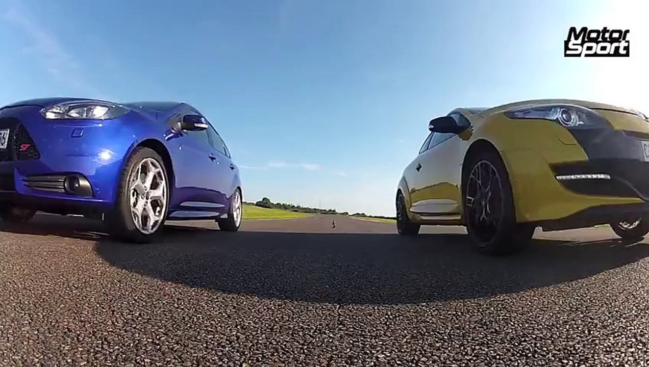 Drag Race : New Ford Focus ST VS Mégane RS Cup (Motorsport)