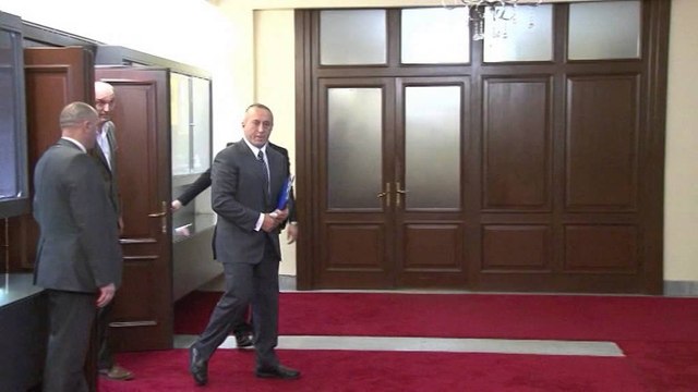 HASHIM THAÇI AKUZON PARTITE OPOZITARE SE KERKOJNE TE MARRIN PUSHTETIN ME DHUNE LAJM