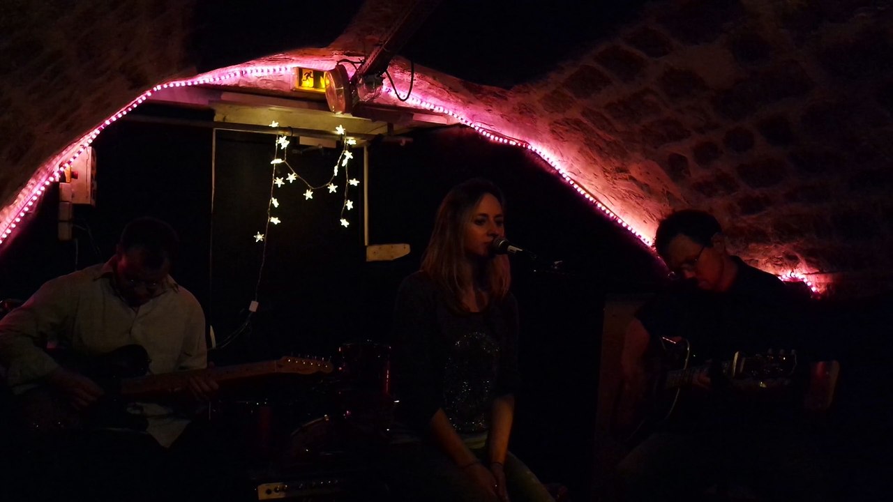 Klervia & the Early Risers - Old Man ( Neil Young cover )