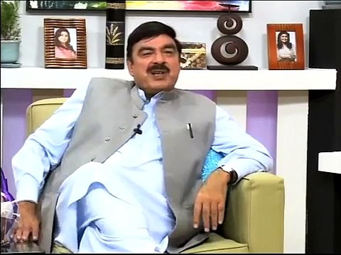 Female Anchor Flirting With Sheikh Rasheed