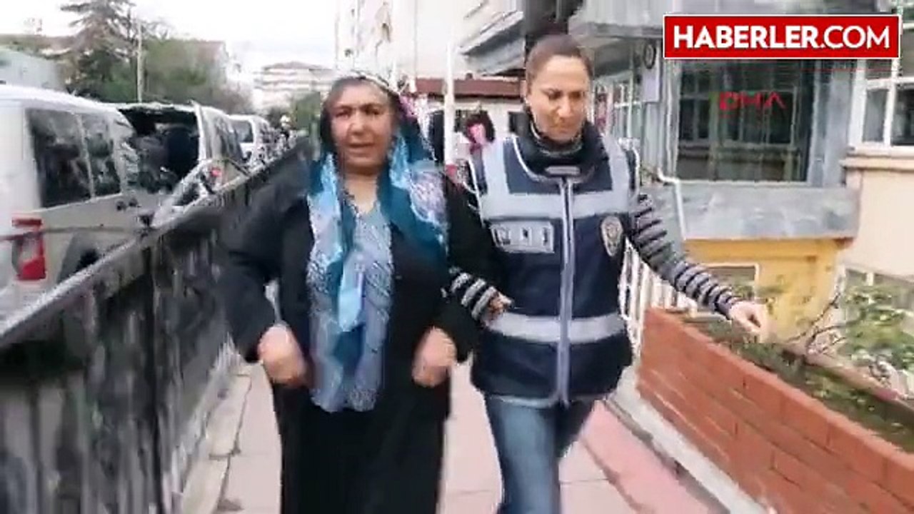 karısını yatakta aldatırken yakalayan adam