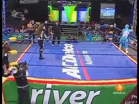 02 Mascarita Divina, Mini Charly Manson & Octagoncito vs. Mini Chessman, Mini Histeria & Mini Psicosis