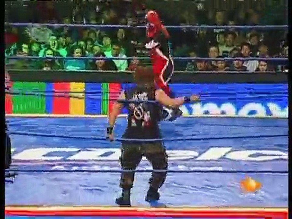 01 Crazy Boy, El Gato Eveready & Fabi Apache vs. La Sociedad