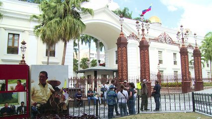 Imagem de Chávez some do Parlamento venezuelano