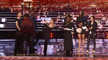 Incident en direct à la télé américaine: Un homme surgit sur la scène des People Choice Awards
