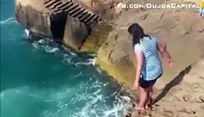 فتاة عربية تبهر العالم بقفزة من على ارتفاع 100 متر