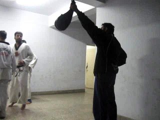 adil bin talat pakistan taekwondo champion axe face kick training 2010