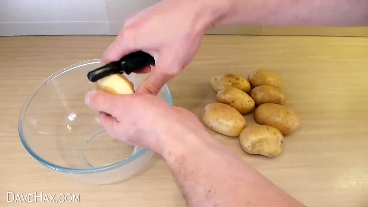 Làm sao để gọt vỏ khoai tây dễ dàng