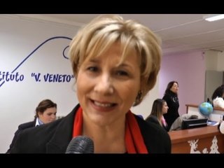 Napoli - La BCC dona pc alla scuola "Vittorio Veneto" di Scampia (18.12.15)