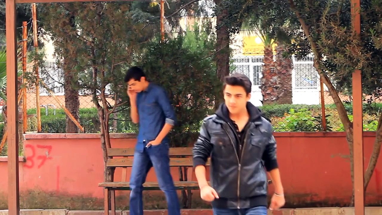 Türk Bayrağını kimse indiremez (Kısa Film sahnesi)