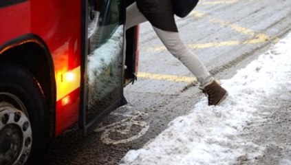 Vicdansızlığın Böylesi! Hamile Kadını ve Üç Çocuğunu Otobüsten Attılar