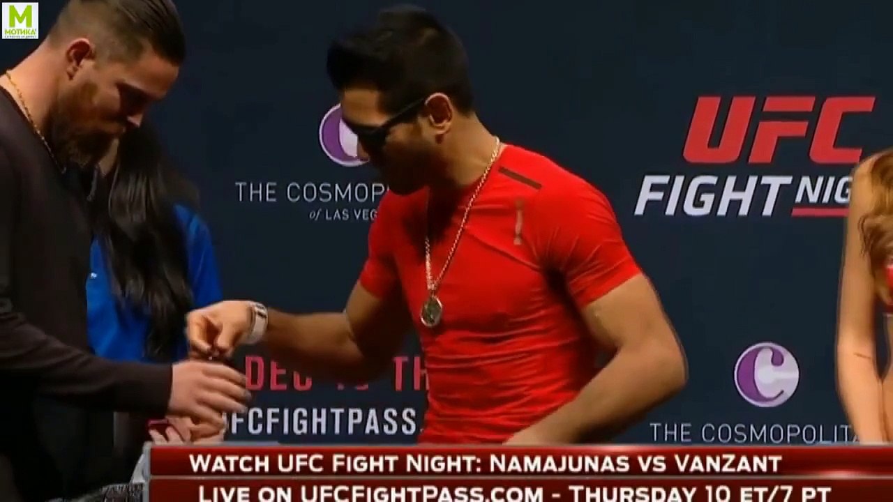 Weigh-in girl can't keep her eyes off MMA fighters