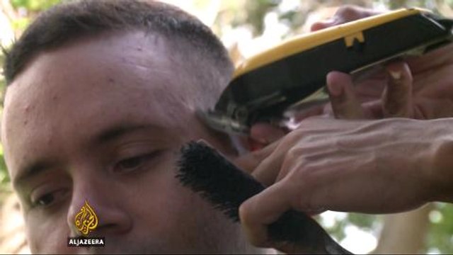 First group of stranded Cuban migrants to leave Costa Rica