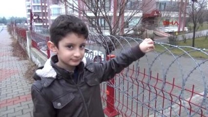 Ankara'da Site Duvarlarına Çekilen Jiletli Tele Vatandaş Tepkisi