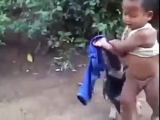 Küçük Çocuğun Şortunu çalan Köpek - Dog Tracking Litle boys short