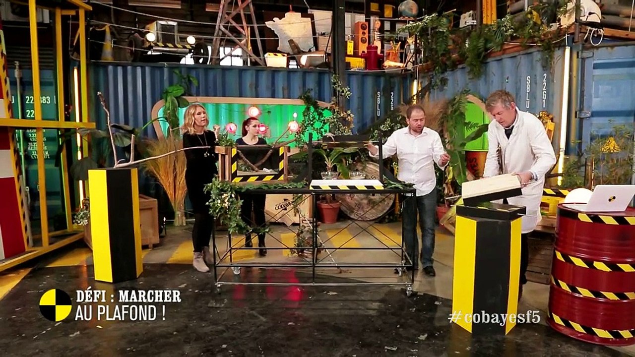 EM159 Défi : marcher au plafond !