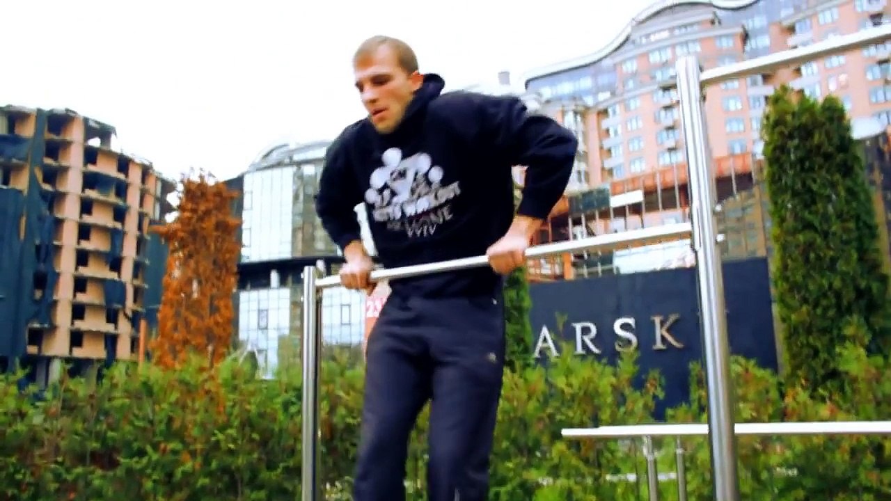 Street Workout Обучалка Перелёт через турник 180°)