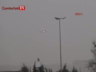 Lodos pilota zor anlar yaşattı, uçak pisti pas geçti