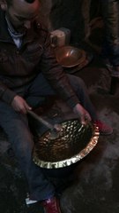 Fabrication d'une vasque en cuivre pour Lalolyshop par un dinandier de Marrakech.