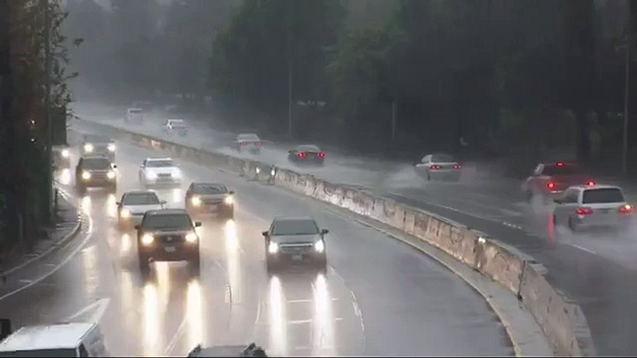 Raw: Heavy Rainfall Floods, Closes Calif. Roads