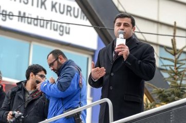 Demirtaş: Siyasetçiler Konuşmayınca Silahlar Konuşuyor