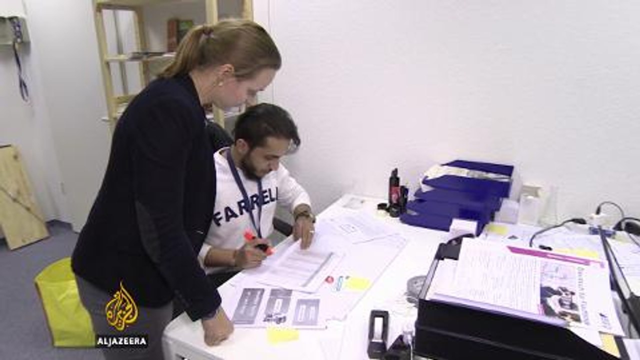 Merkel : Germans must embrace challenge influx of refugees has brought their country