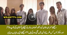 How Pakistani Actresses & Models Lined Up For Taking Picture With Imran Khan