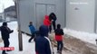 Serbie: bataille de boules de neige entre enfants migrants et policiers