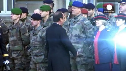 Президент Олланд в годовщину нападений в Париже: "Террористическая угроза сохраняется"