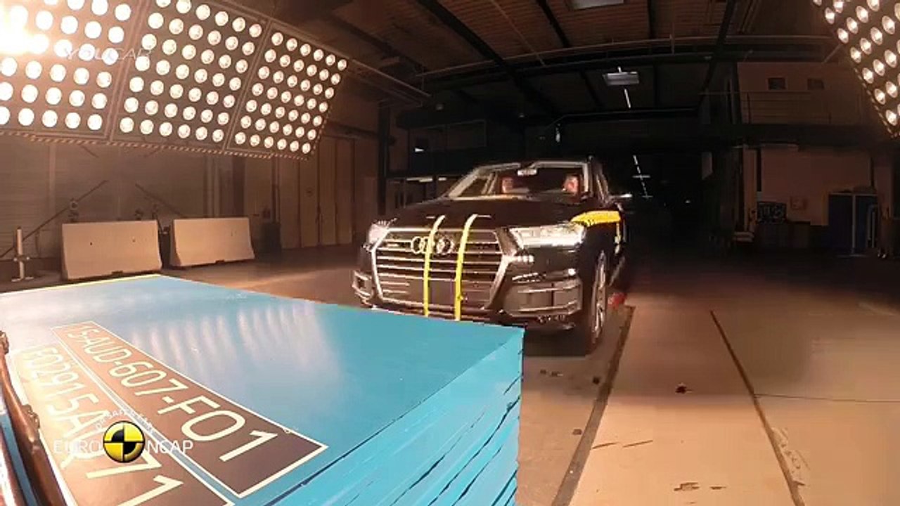 2016 Audi Q7 Crash Test