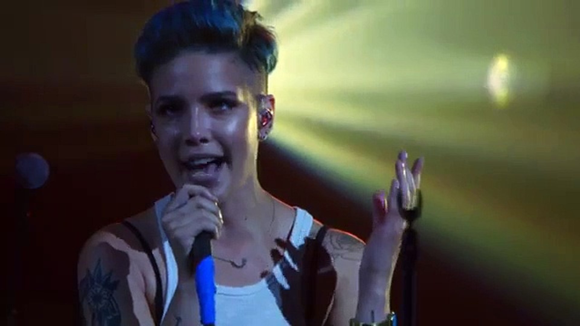 ⁣Halsey - Hold Me Down (Vevo LIFT Live) song