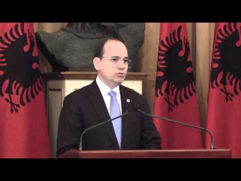 Report TV - Nishani: Duhet tryezë, politika të flasë për reformën në drejtësi