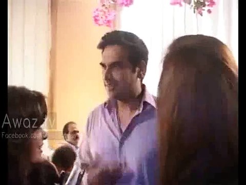 How Pakistani Actresses & Models Lined Up For Picture With Imran Khan