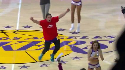 Regardez comment ce fan des lakers vient de gagner 95 000$ !!!