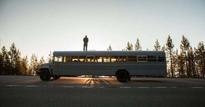 Kupio je stari skolski autobus a onda od njega napravio