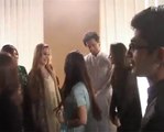 Pakistani Models and Actresses In Que For a Photo With Imran Khan