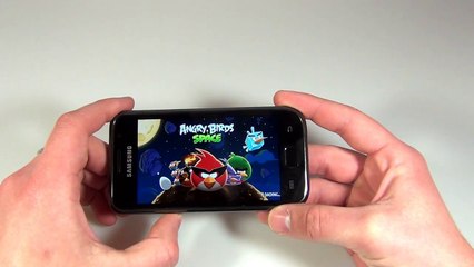 Angry Birds Space gameplay