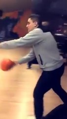 Esto es exactamente lo que nunca debes hacer al jugar a los bolos