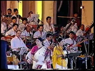 Lata & Usha Mangeshkar - Aplam Chaplam (Live Performance)