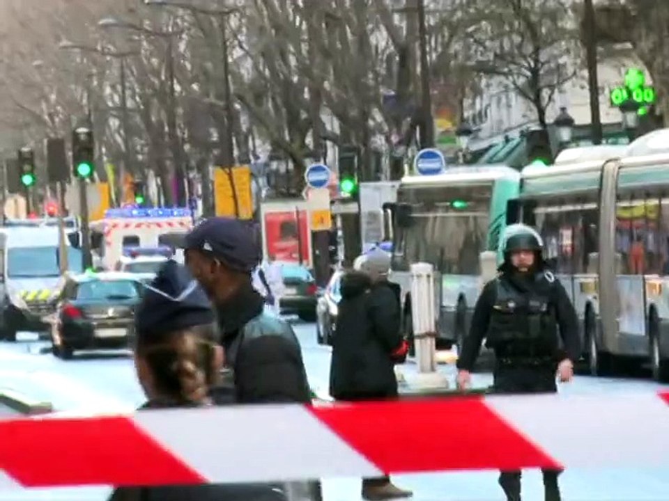 Un an après Charlie, "la menace s'est rappelée au pays" selon la presse