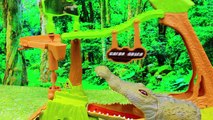 Disney Cars Ride Gator Gulch Jungle Raceway Track Lightning McQueen Crashes into Alligator Mouth