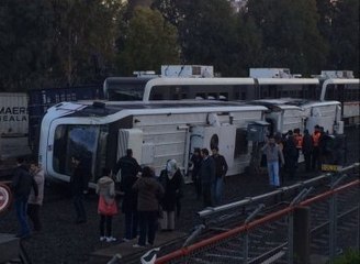 İzmir'de Metro Devrildi! Çok Sayıda Yaralı Var