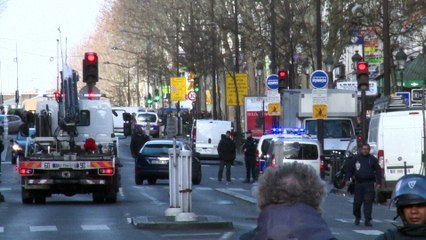 Un assaillant présumé tué par la police devant un commissariat