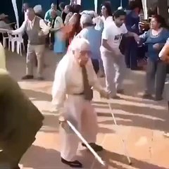 Тот момент, когда услышал свою любимую песню !