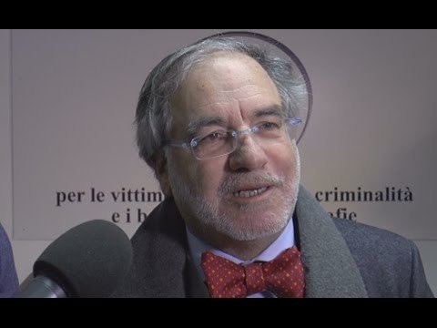 Napoli - Borse di studio ai familiari delle vittime innocenti di camorra (16.12.15)