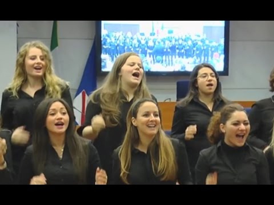 Campania - Il coro giovanile del San Carlo si esibisce al Consiglio Regionale (15.12.15)