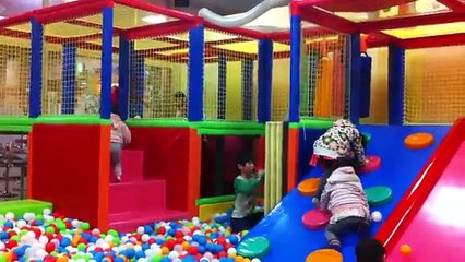 ボールが降ってくる！？楽しいボールプール